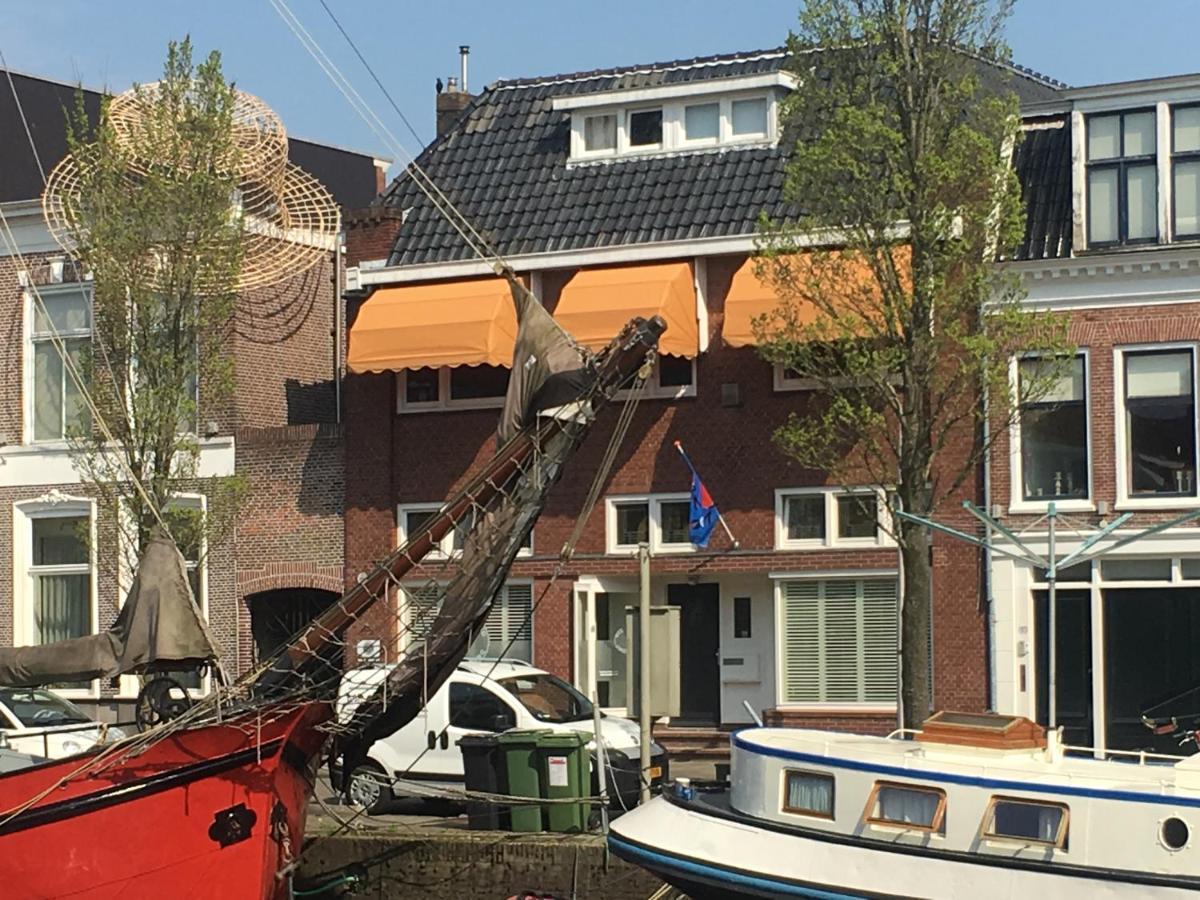 B&B Aan De Gracht ลีวาร์เดิน ภายนอก รูปภาพ